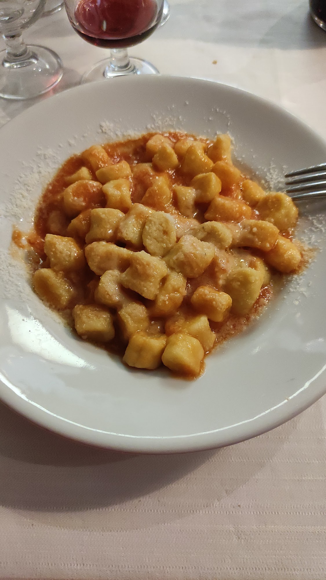 Gnocchi fatti in casa al sugo di pomodoro, Trattoria Due Archi