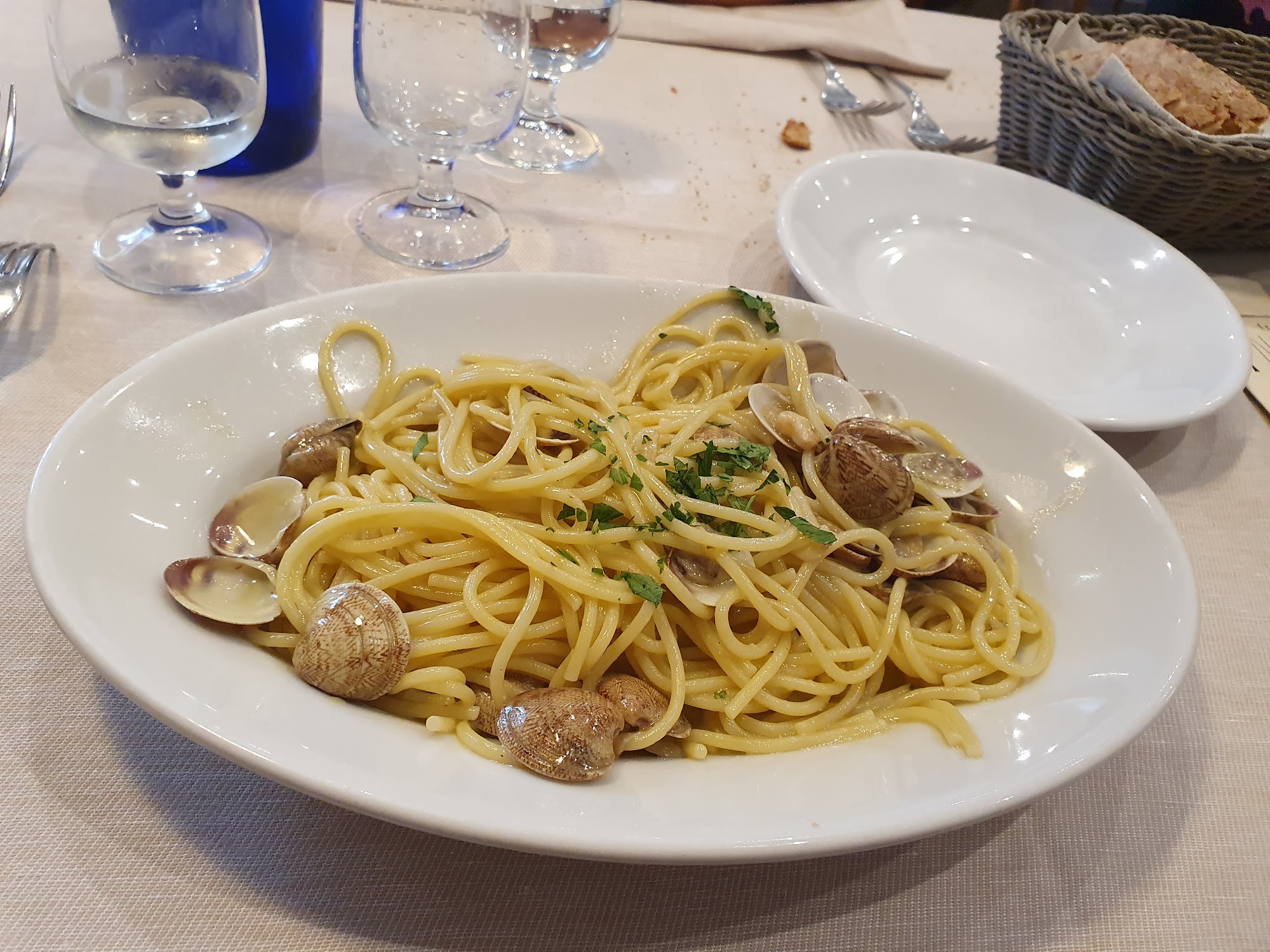 Spaghetti ai frutti di mare con cozze e vongole, Trattoria Due Archi